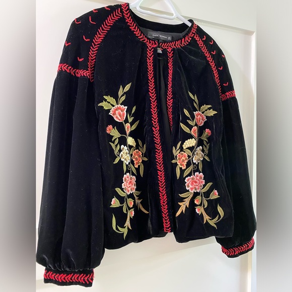 Zara Woman Velvet Open Front Embroidered Beaded
Floral Jacket M - Picture 4 of 8
